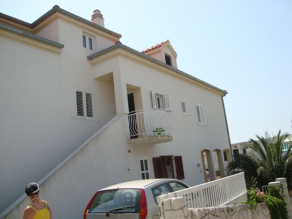 Place 2 * Hvar Town